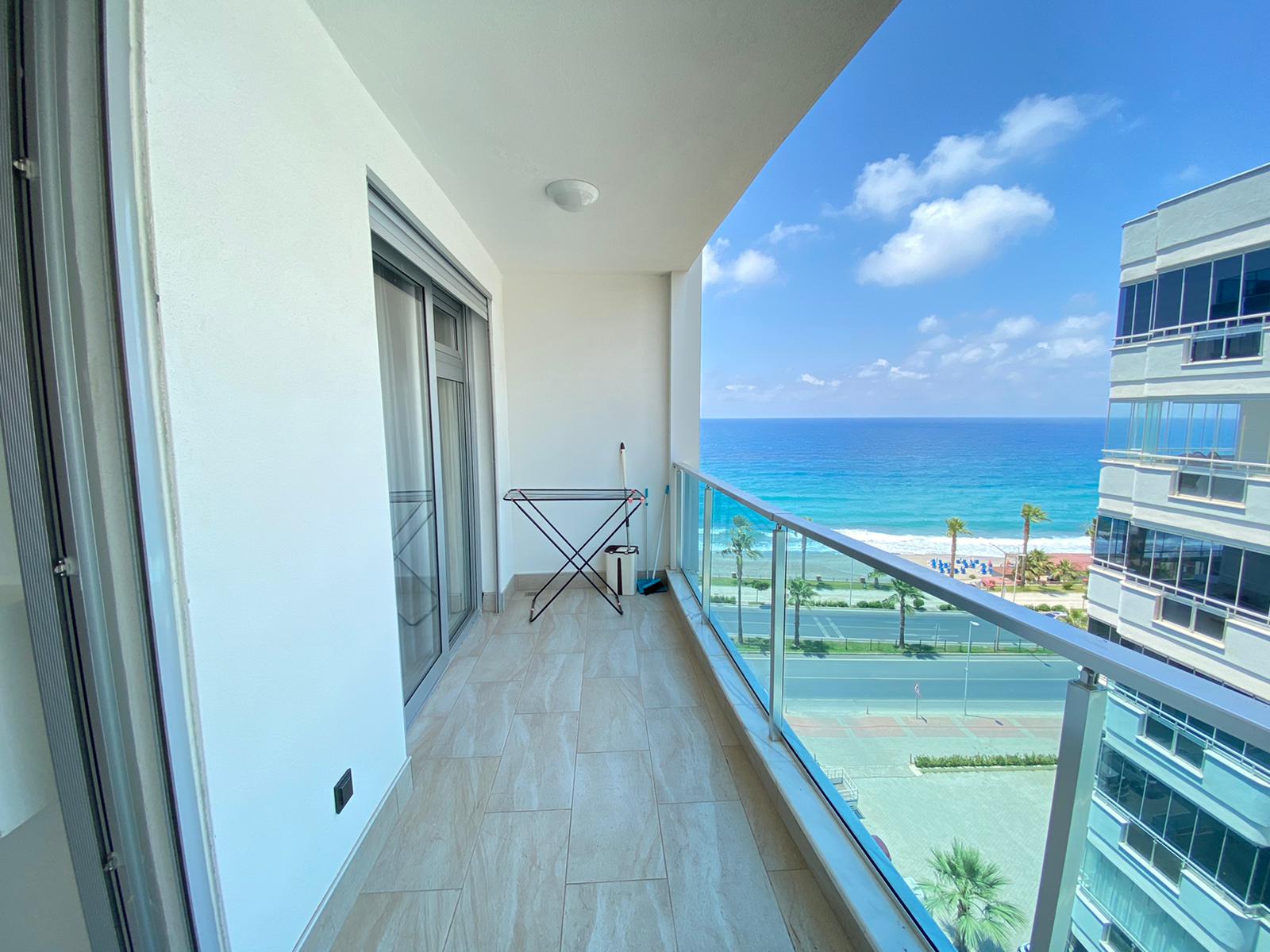 Квартира 1+1 с новой мебелью и боковыми видами на море и горы, в Махмутларе. 65кв.м. фото 3