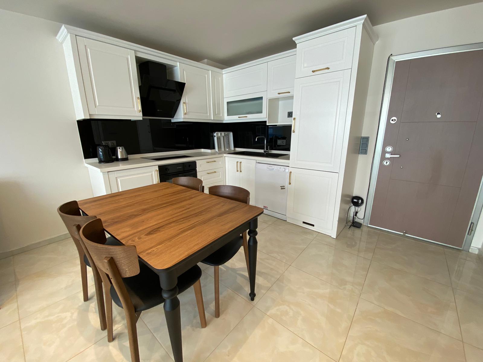 Квартира 1+1 с новой мебелью и боковыми видами на море и горы, в Махмутларе. 65кв.м. фото 8