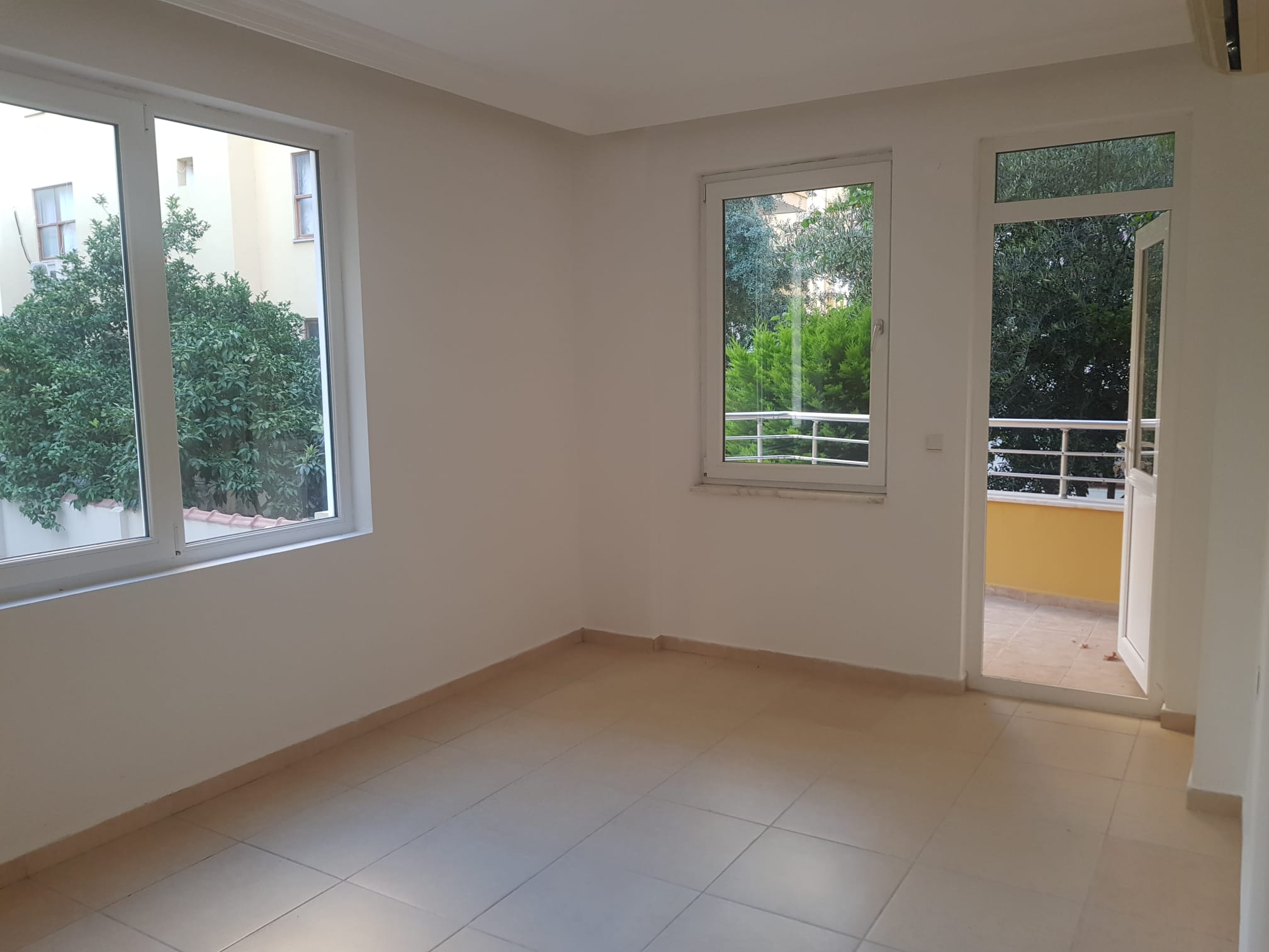Просторная трёхкомнатная квартира в доме с бассейном, 120 м2.Три минуты от моря. Махмутлар фото 1