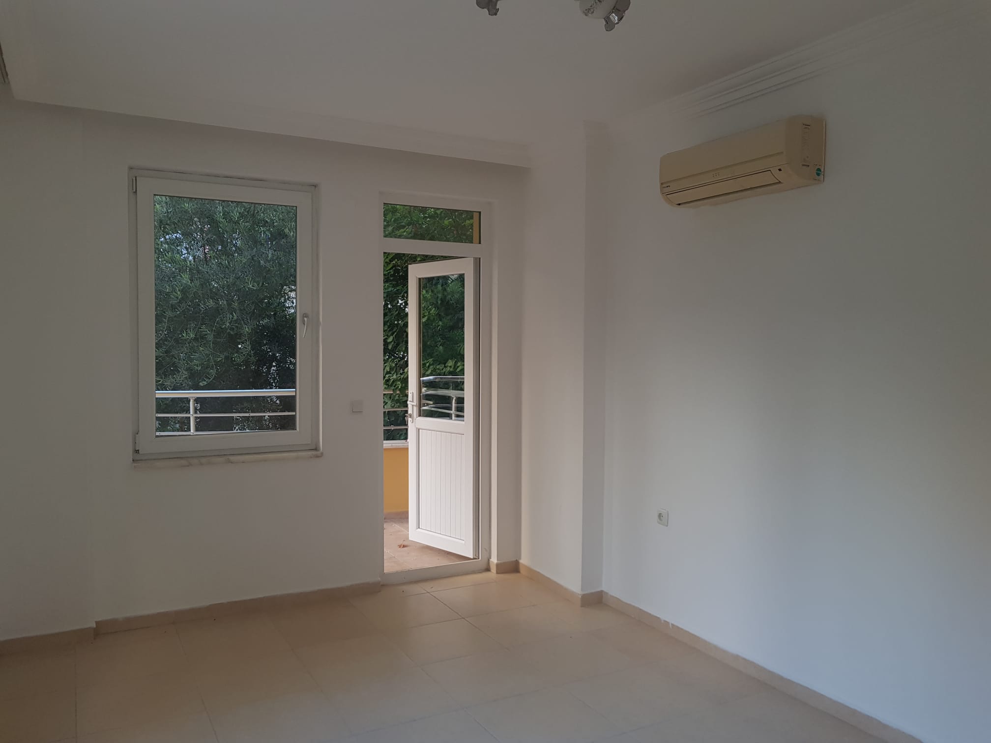 Spacious three-room apartment in a building with a swimming pool, 120 m2. Three minutes from the sea. Mahmutlar фото 10