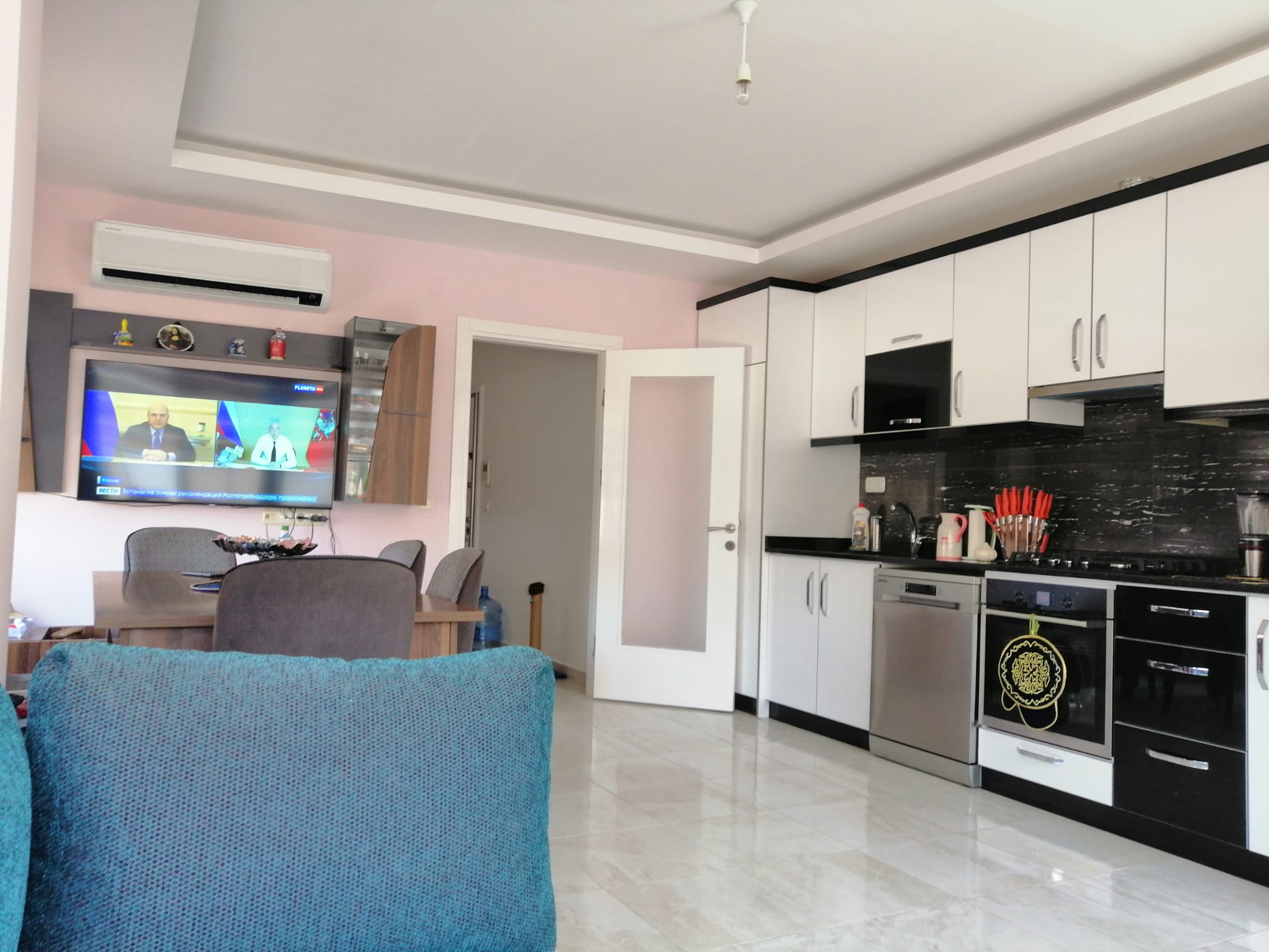 Двухуровневая квартира 3+1 с мебелью в районе пляжа Клеопатры, 130 м2. Центр. фото 5