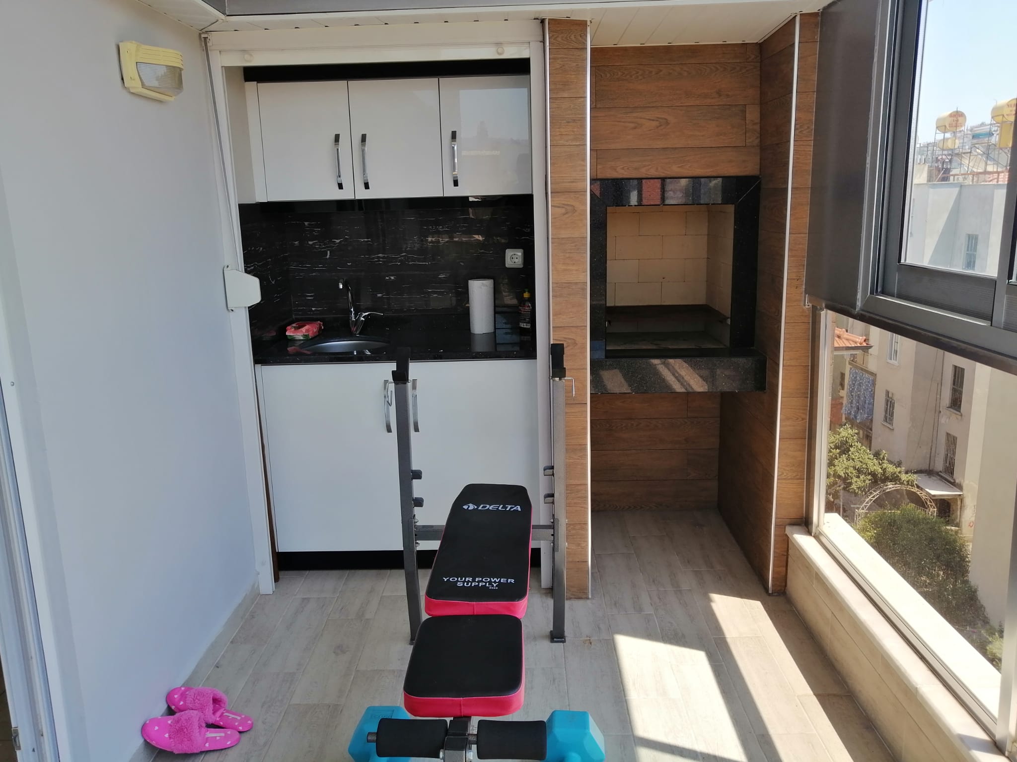 Двухуровневая квартира 3+1 с мебелью в районе пляжа Клеопатры, 130 м2. Центр. фото 12