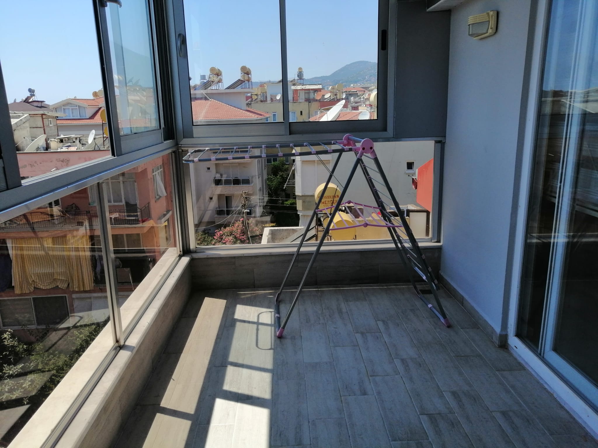 Двухуровневая квартира 3+1 с мебелью в районе пляжа Клеопатры, 130 м2. Центр. фото 23