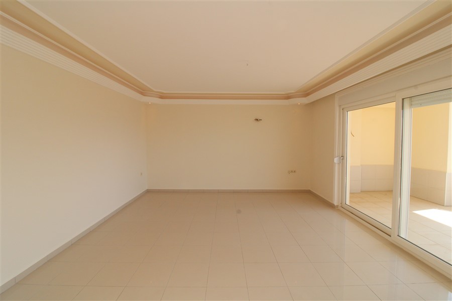 Spacious 4+1 duplex with sea and mountain views in Mahmutlar, 380 m2. фото 11