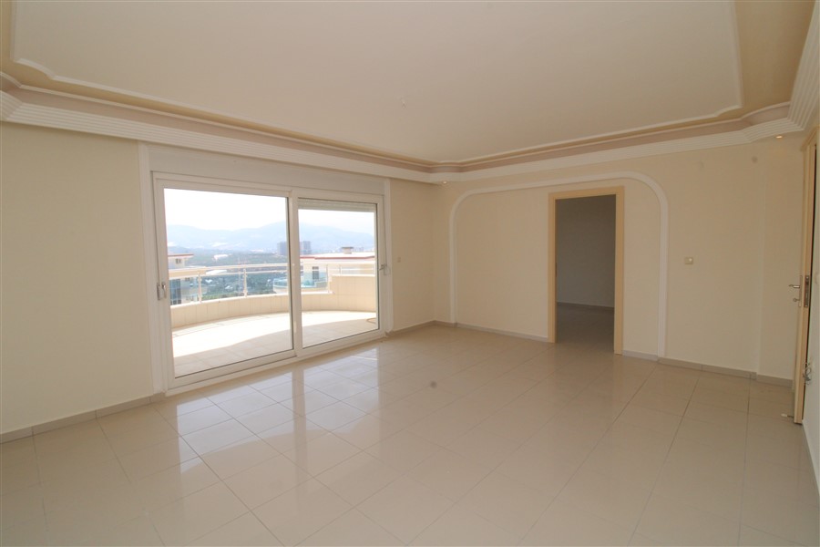 Spacious 4+1 duplex with sea and mountain views in Mahmutlar, 380 m2. фото 12