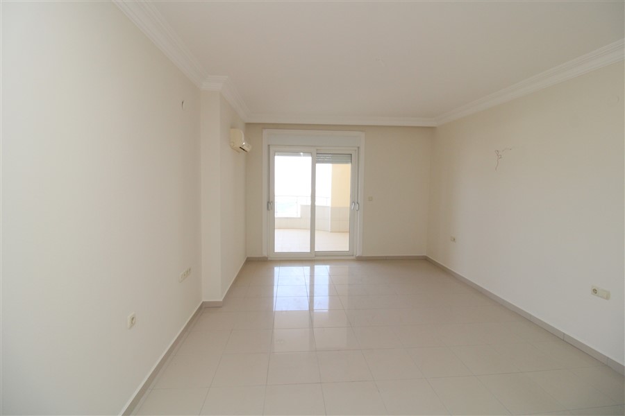 Spacious 4+1 duplex with sea and mountain views in Mahmutlar, 380 m2. фото 14