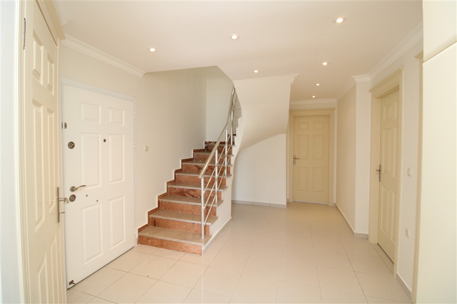 Spacious 4+1 duplex with sea and mountain views in Mahmutlar, 380 m2. фото 19