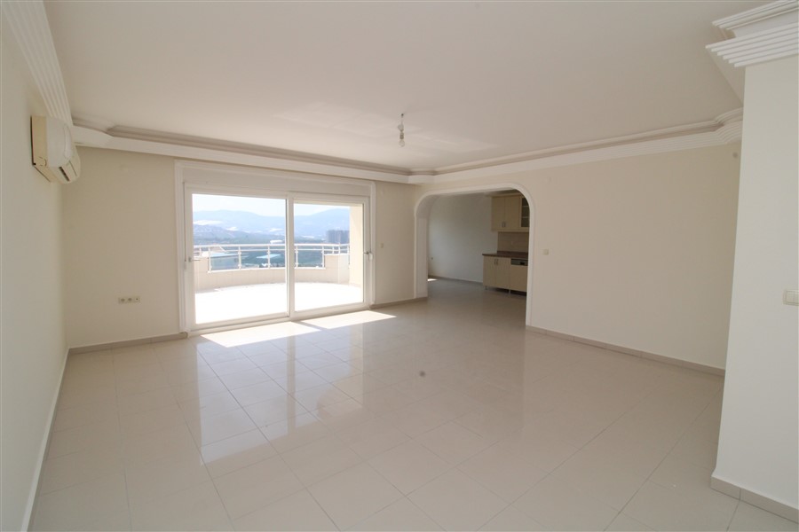 Spacious 4+1 duplex with sea and mountain views in Mahmutlar, 380 m2. фото 26