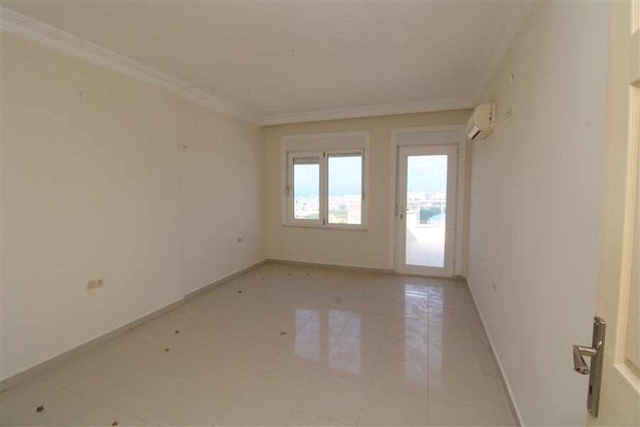 Spacious 4+1 duplex with sea and mountain views in Mahmutlar, 380 m2. фото 31