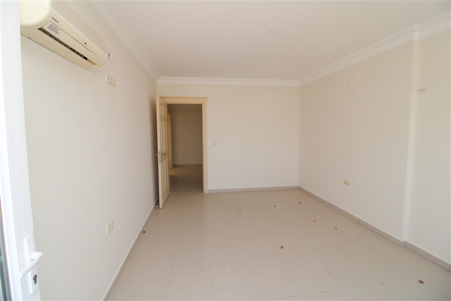 Spacious 4+1 duplex with sea and mountain views in Mahmutlar, 380 m2. фото 32