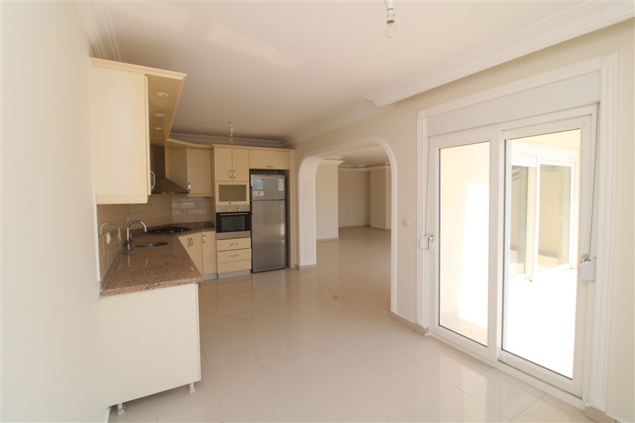 Spacious 4+1 duplex with sea and mountain views in Mahmutlar, 380 m2. фото 34