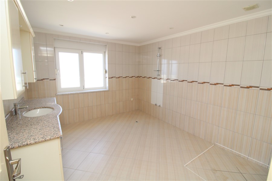 Spacious 4+1 duplex with sea and mountain views in Mahmutlar, 380 m2. фото 37