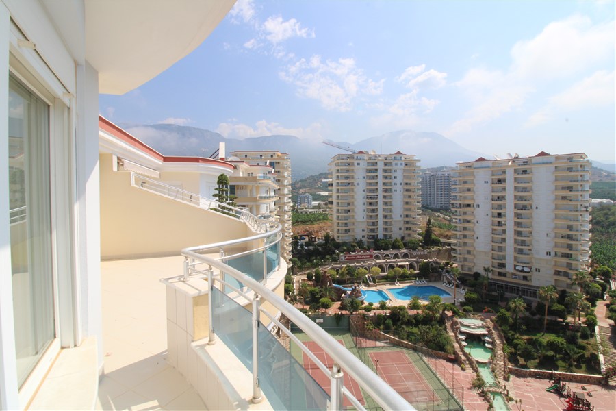 Spacious 4+1 duplex with sea and mountain views in Mahmutlar, 380 m2. фото 42