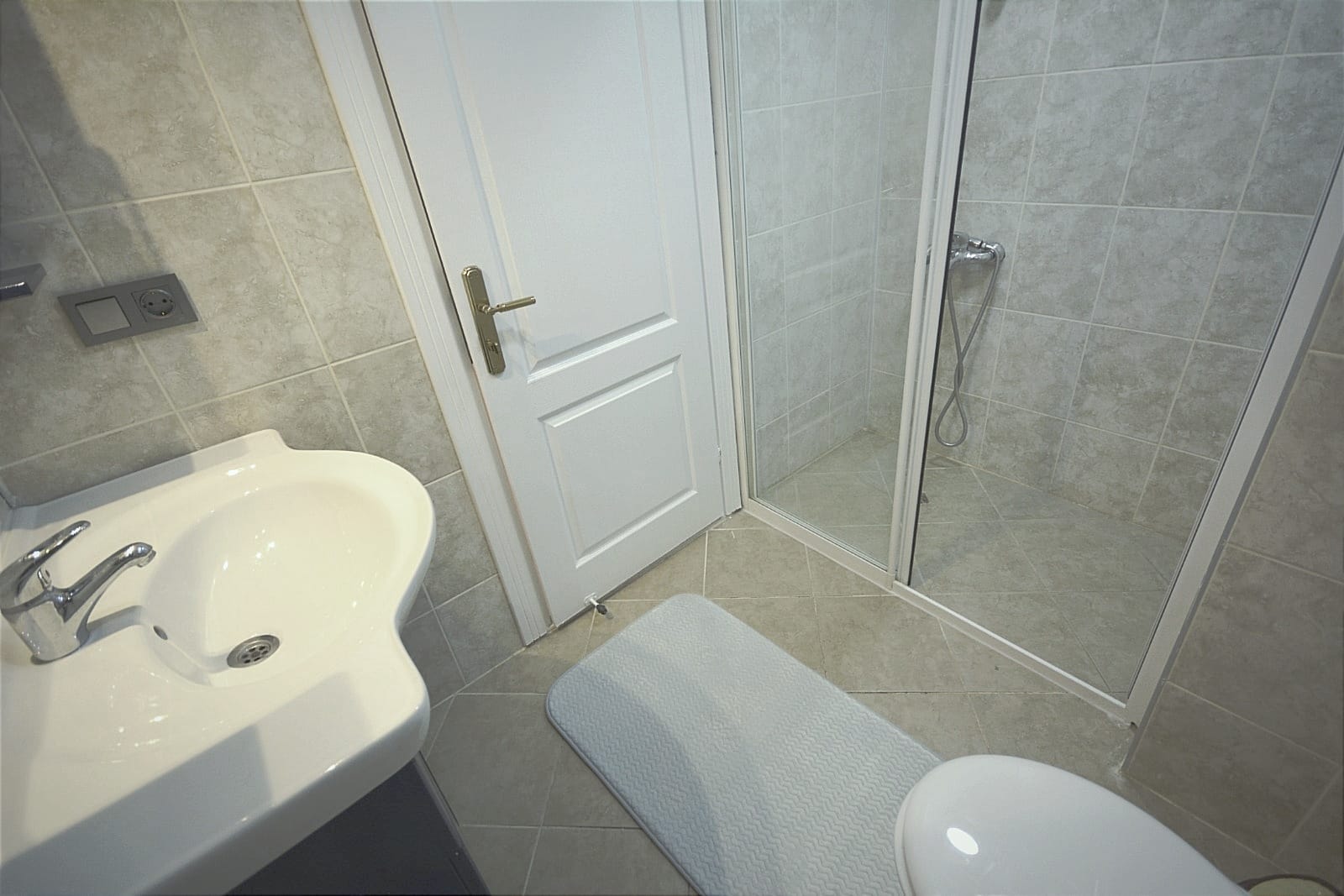 Трехкомнатная квартира с новой мебелью в 250метрах от моря, 120м2 фото 16