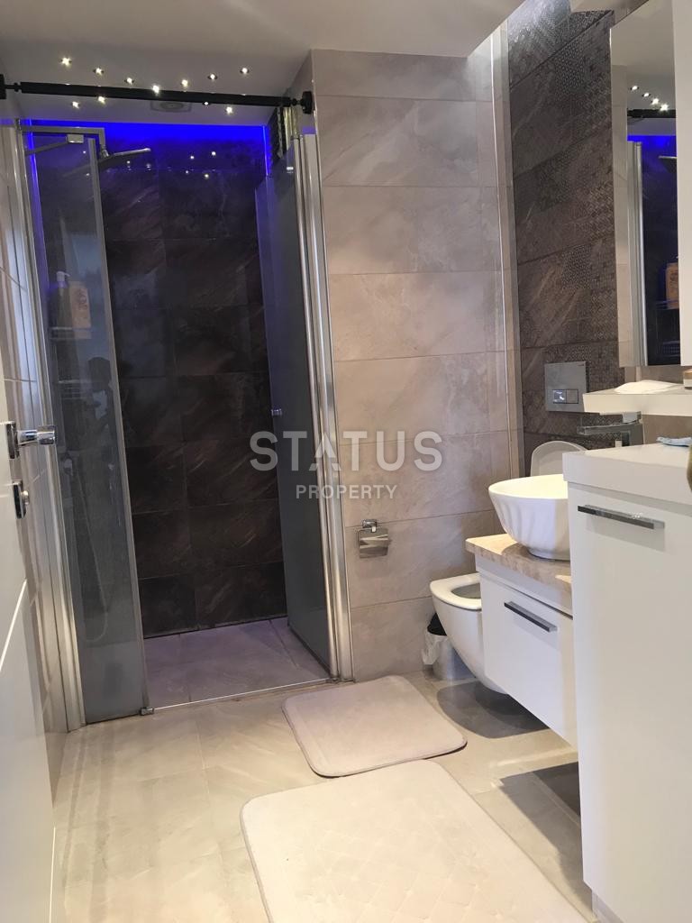 Уютная меблированная двухкомнатная квартира в центре города, 75 м2. фото 8