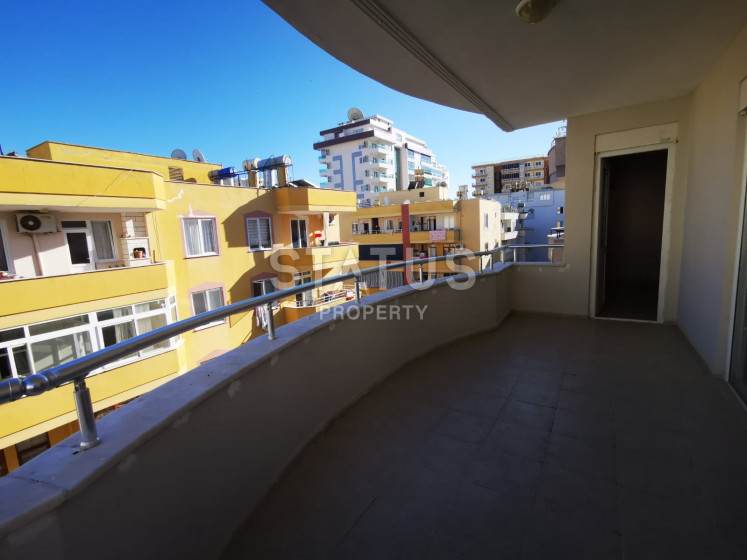 Просторная четырехкомнатная квартира в районе пятничного рынка в Махмутларе, 200м.кв фото 1