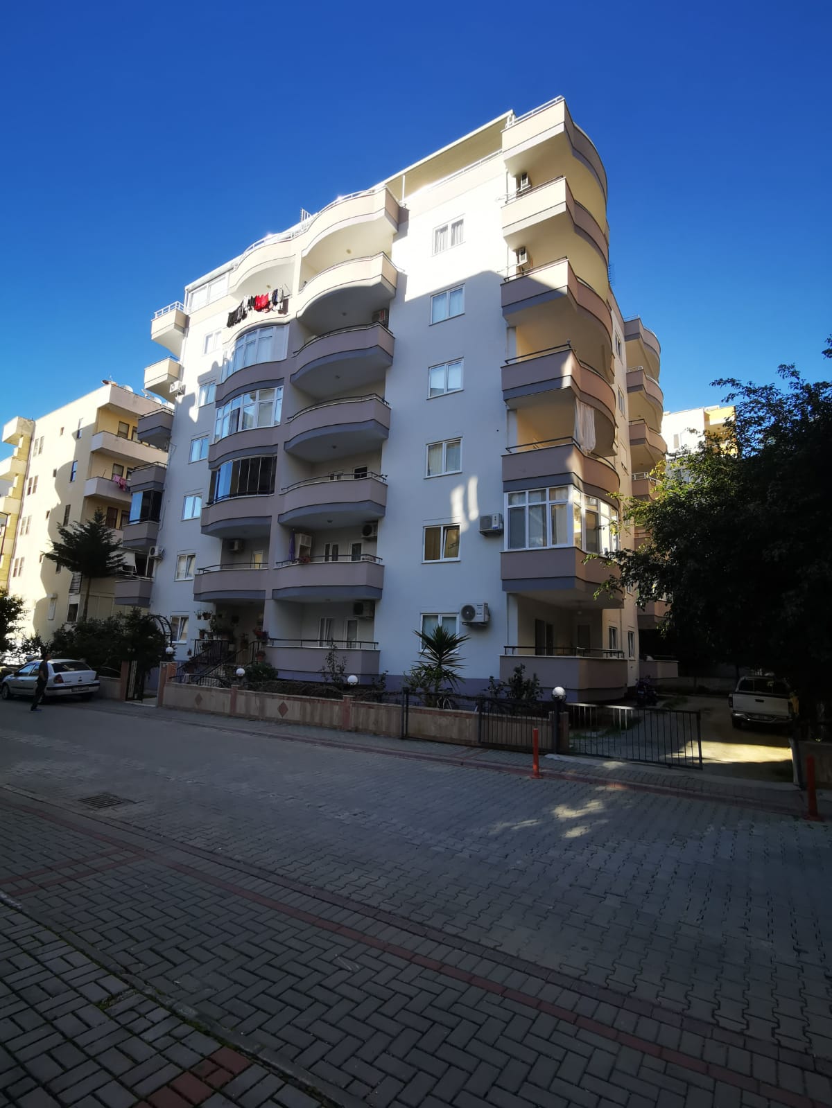 Просторная четырехкомнатная квартира в районе пятничного рынка в Махмутларе, 200м.кв фото 3