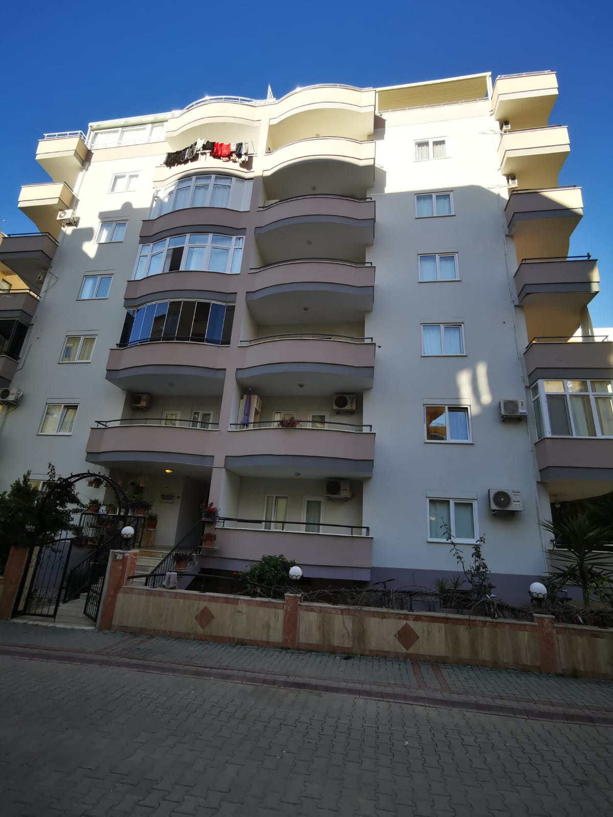 Просторная четырехкомнатная квартира в районе пятничного рынка в Махмутларе, 200м.кв фото 4