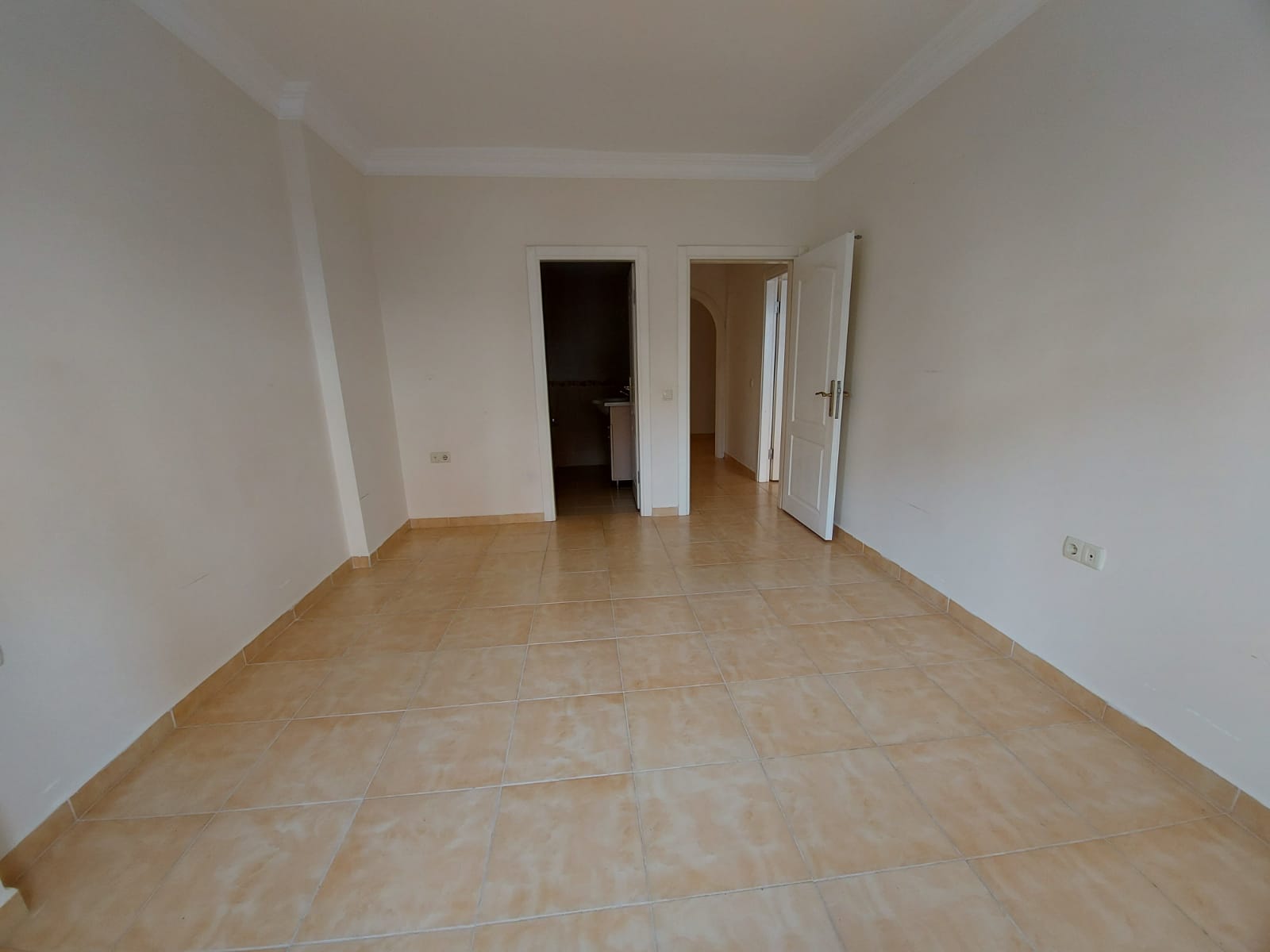 Spacious apartment 2+1 near the center of Alanya, in Cikcilli, 127 m2. фото 14