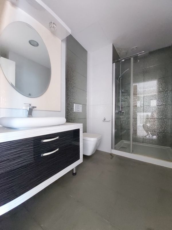 Просторная двухкомнатная квартира в элитном комплексе в Махмутларе, 70 м2 фото 30