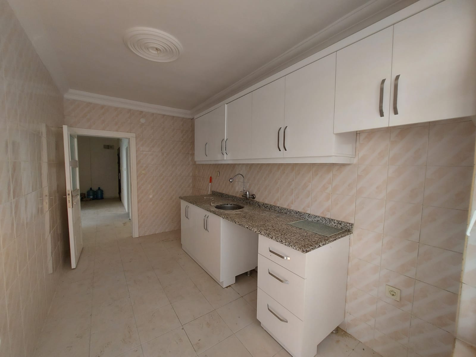 Квартира 3+1 с ремонтом в центре Алании рядом с морем, 140 м2 фото 5