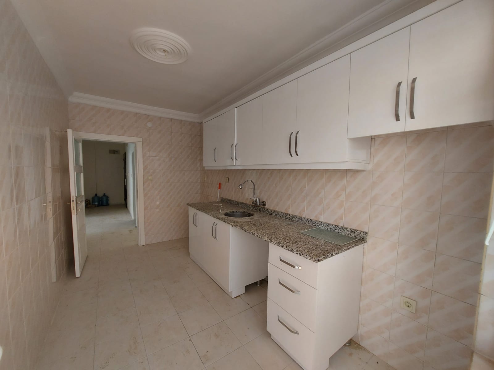 Квартира 3+1 с ремонтом в центре Алании рядом с морем, 140 м2 фото 7