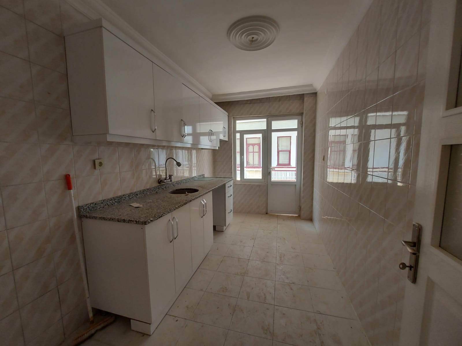 Квартира 3+1 с ремонтом в центре Алании рядом с морем, 140 м2 фото 12