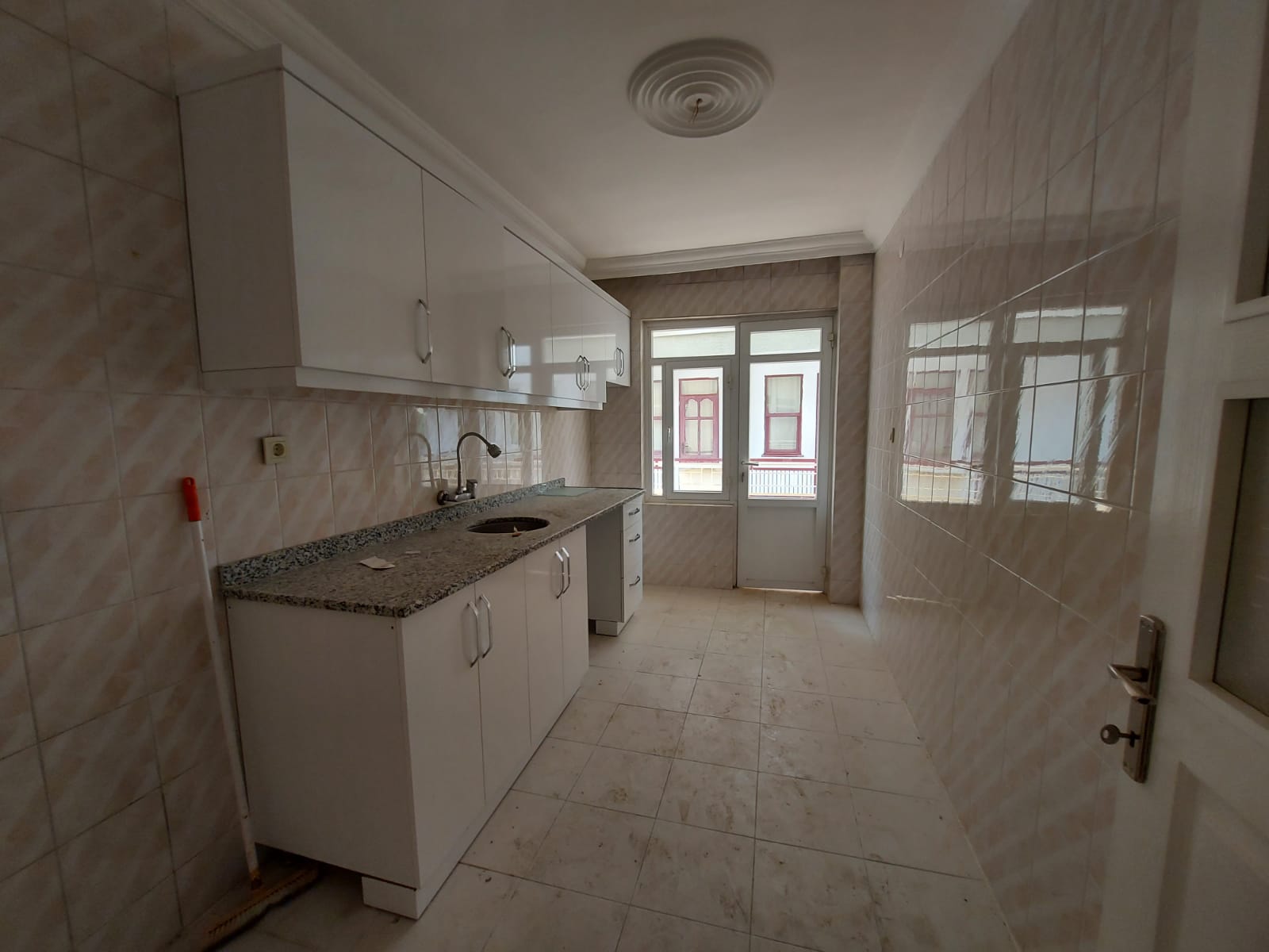 Квартира 3+1 с ремонтом в центре Алании рядом с морем, 140 м2 фото 16