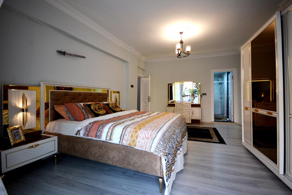 Furnished apartment 2+1 by the sea in the center of Mahmutlar, 130 m2. фото 12