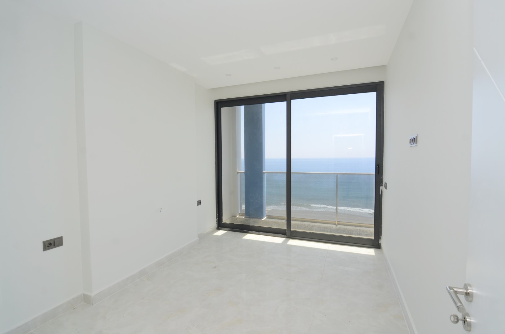 Apartments 2+1 on the first coastline in Mahmutlar! 95 sq. m. фото 4