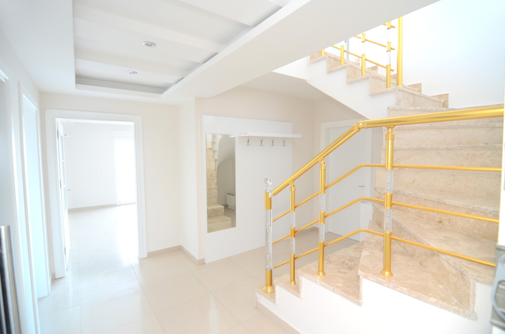 Квартира 2+1 и пентхаус 4+1 с видом на море и крепость в Махмутларе. фото 14