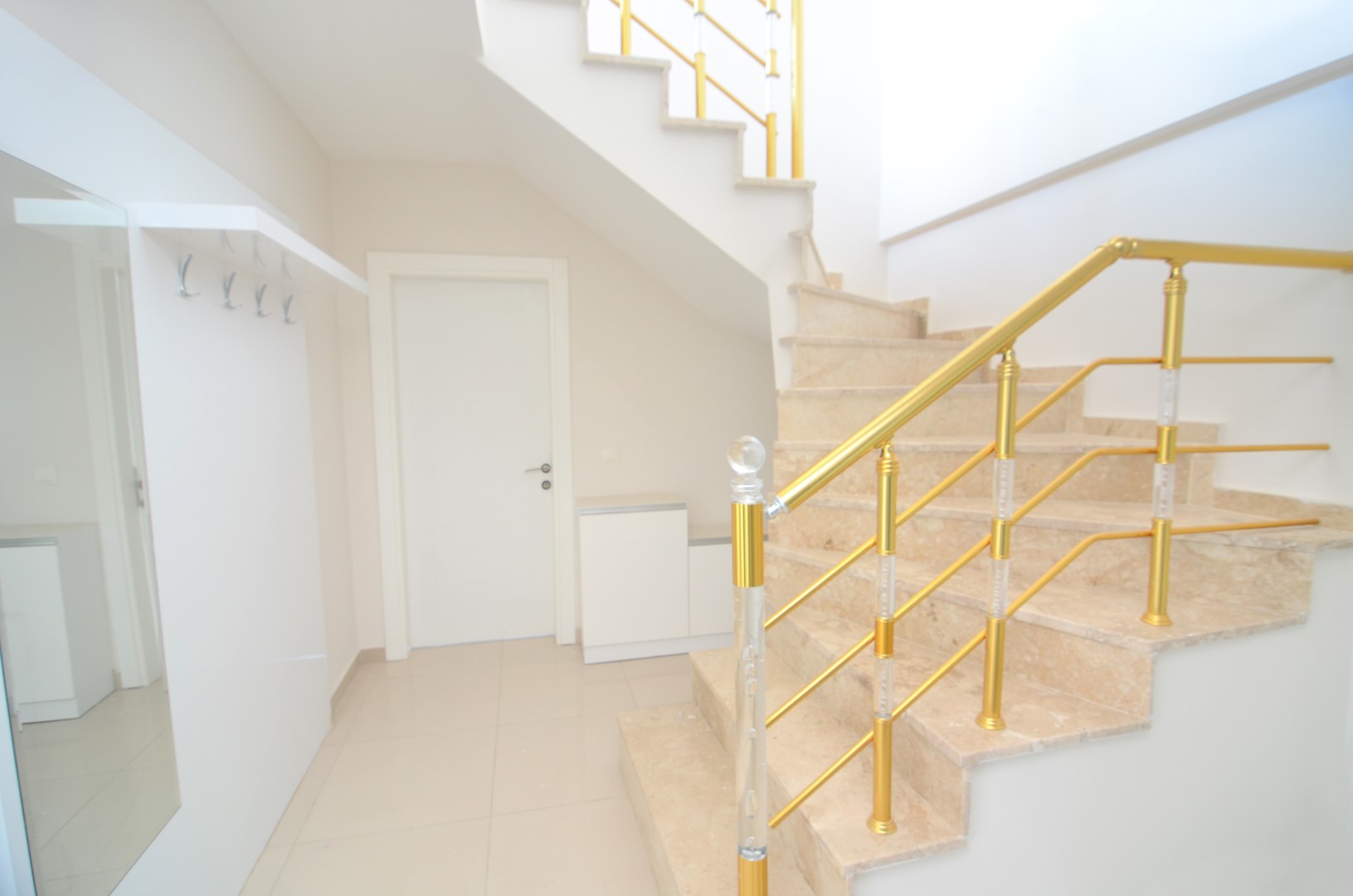 Квартира 2+1 и пентхаус 4+1 с видом на море и крепость в Махмутларе. фото 15