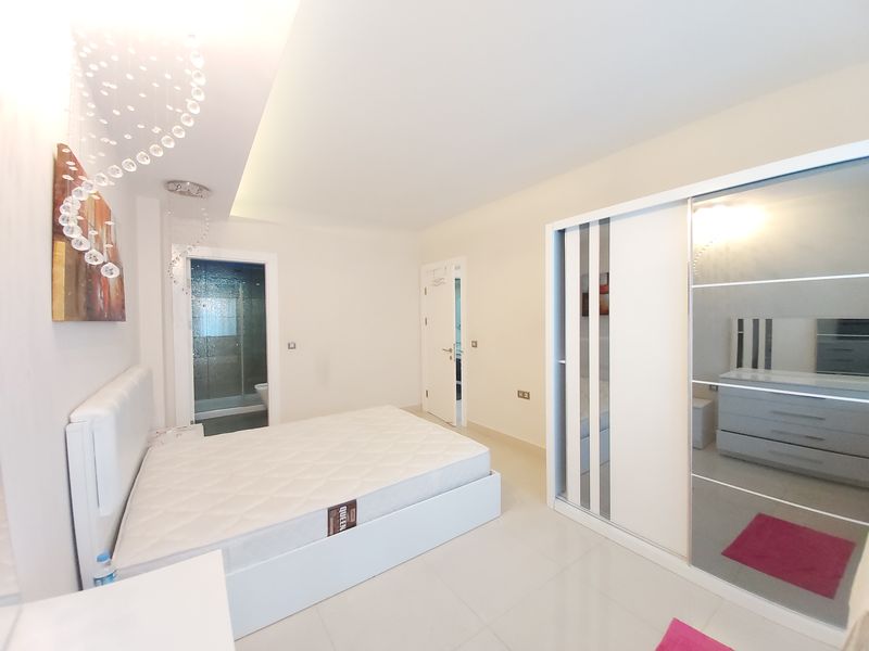 Three-room apartment with furniture in a luxury complex, 110 m2 фото 18