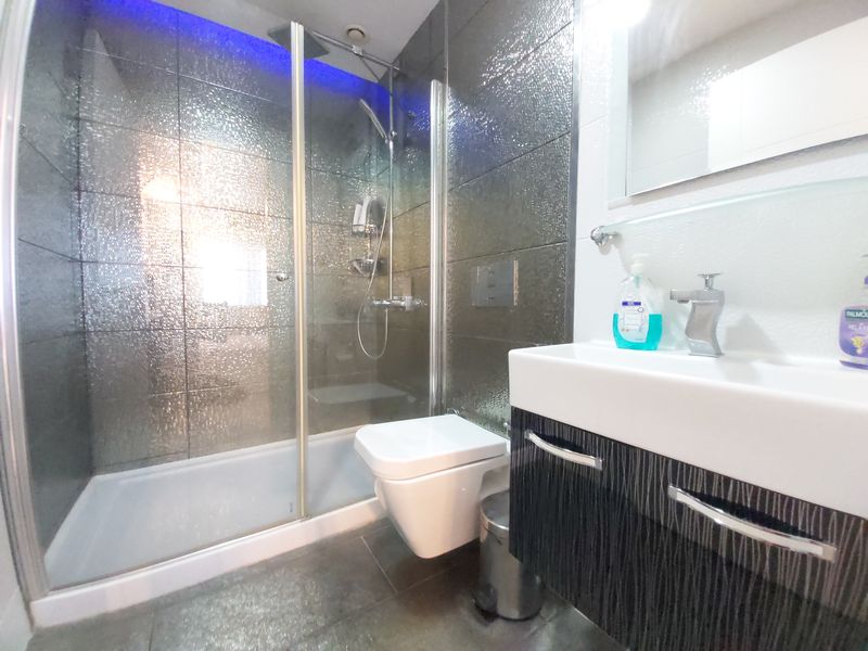 Three-room apartment with furniture in a luxury complex, 110 m2 фото 24