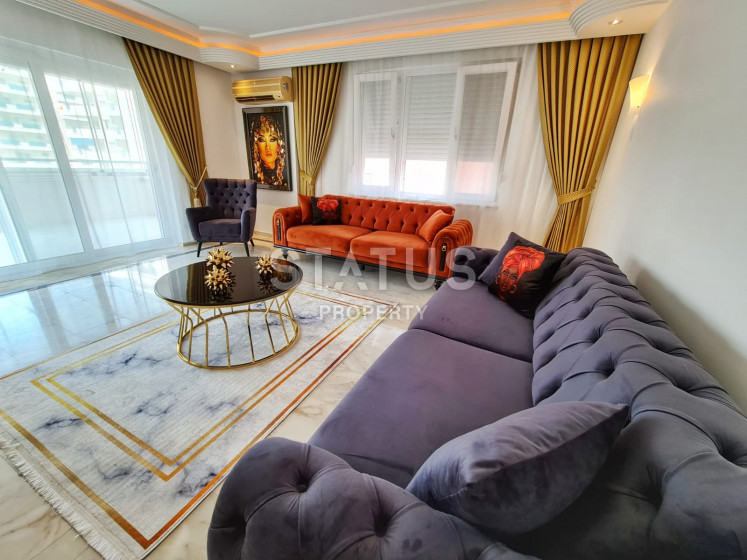 Крупнометражная квартира 2+1 с дизайнерским ремонтом недалеко от моря в Махмутларе, 135 м2. фото 1