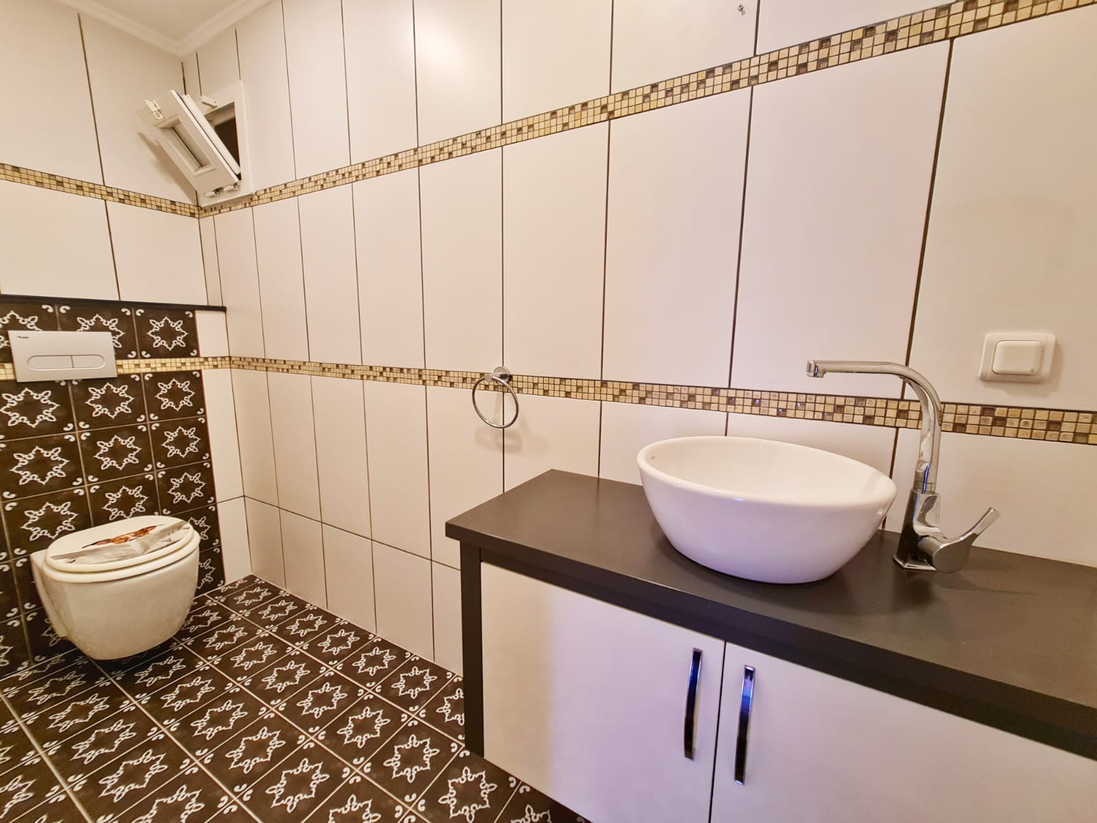 Крупнометражная квартира 2+1 с дизайнерским ремонтом недалеко от моря в Махмутларе, 135 м2. фото 4