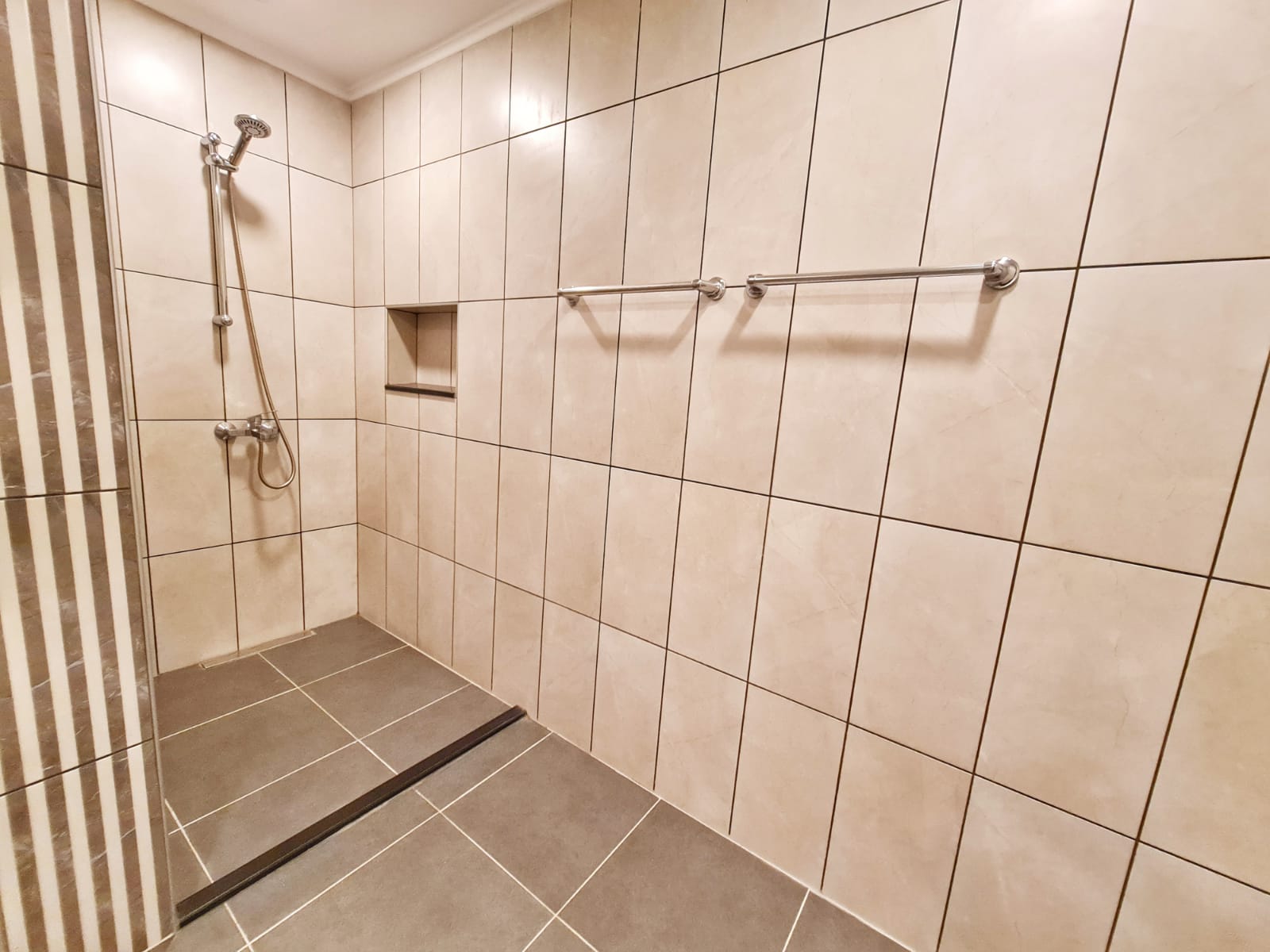 Крупнометражная квартира 2+1 с дизайнерским ремонтом недалеко от моря в Махмутларе, 135 м2. фото 7