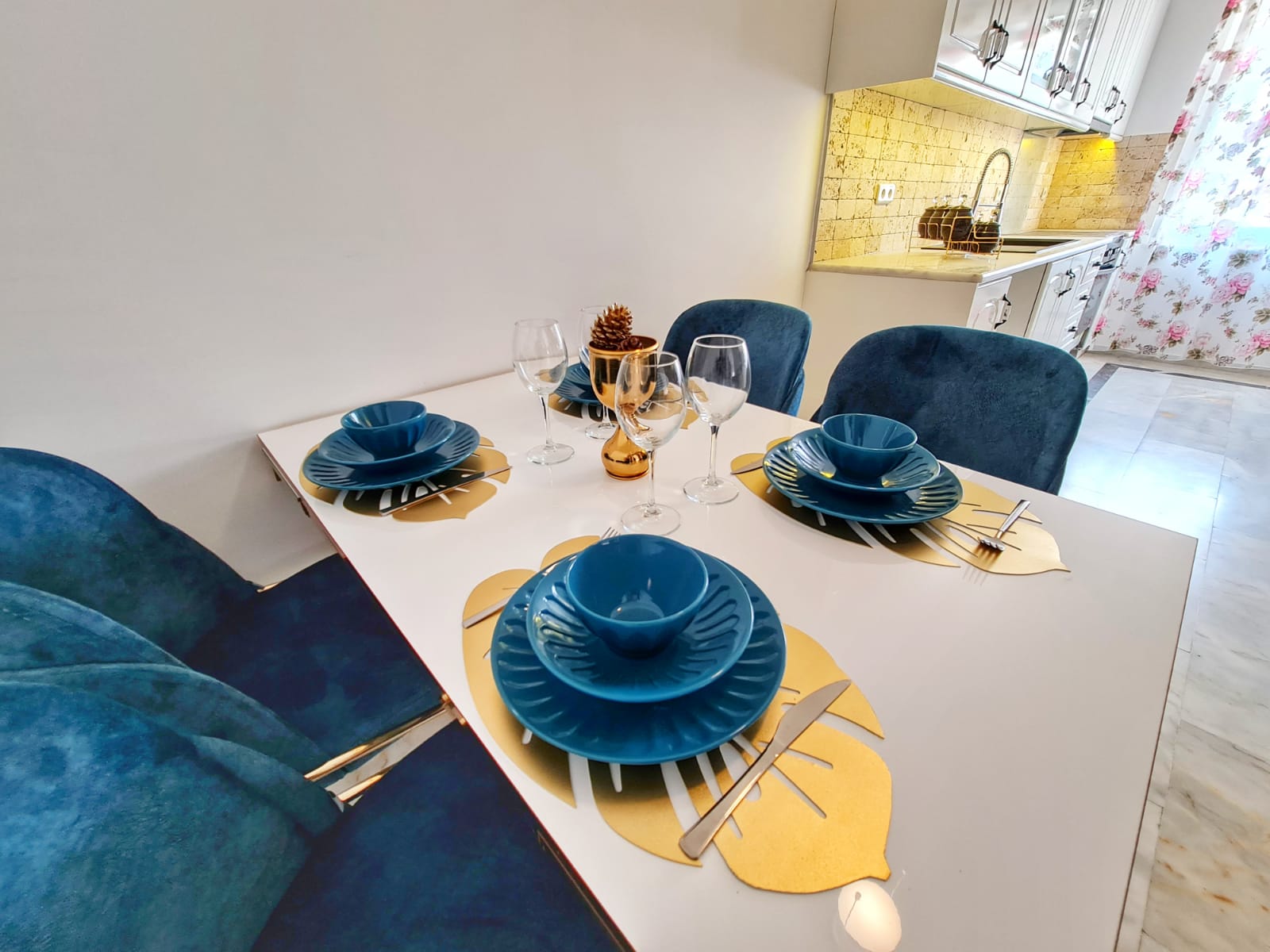 Крупнометражная квартира 2+1 с дизайнерским ремонтом недалеко от моря в Махмутларе, 135 м2. фото 11