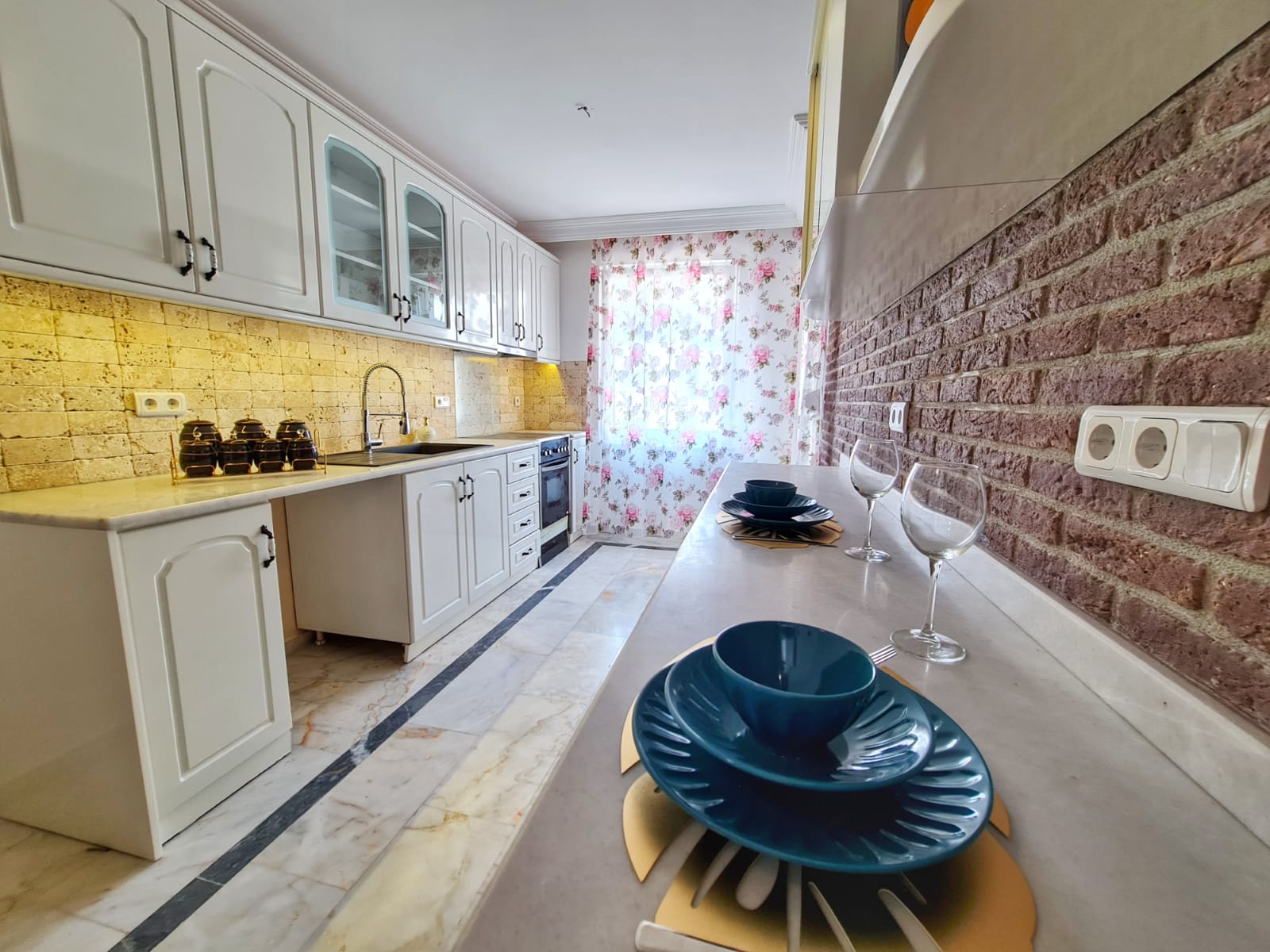 Крупнометражная квартира 2+1 с дизайнерским ремонтом недалеко от моря в Махмутларе, 135 м2. фото 15