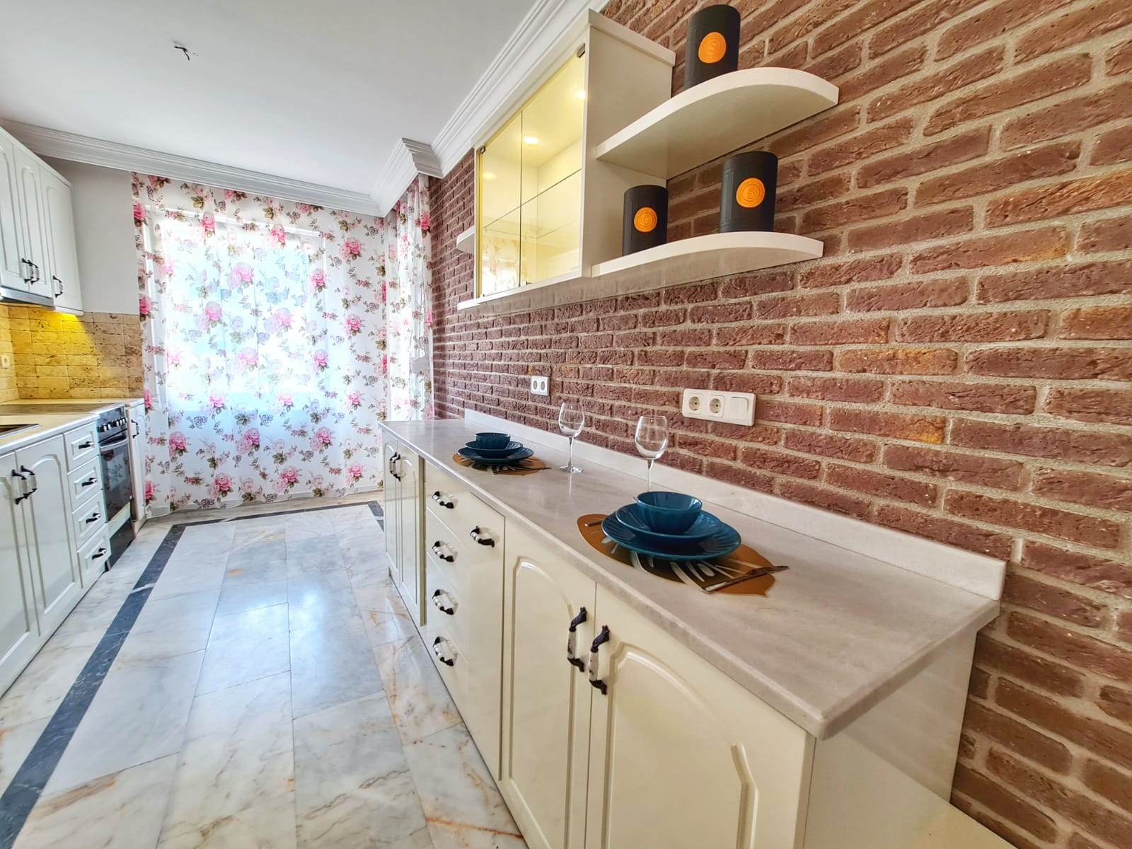 Крупнометражная квартира 2+1 с дизайнерским ремонтом недалеко от моря в Махмутларе, 135 м2. фото 16