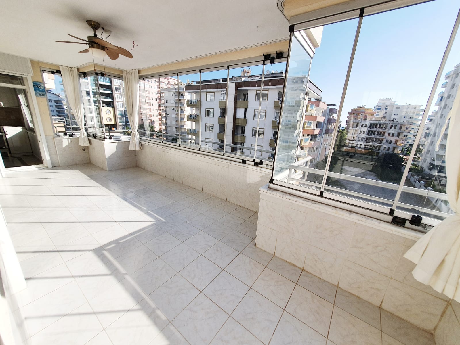 Крупнометражная квартира 2+1 с дизайнерским ремонтом недалеко от моря в Махмутларе, 135 м2. фото 20