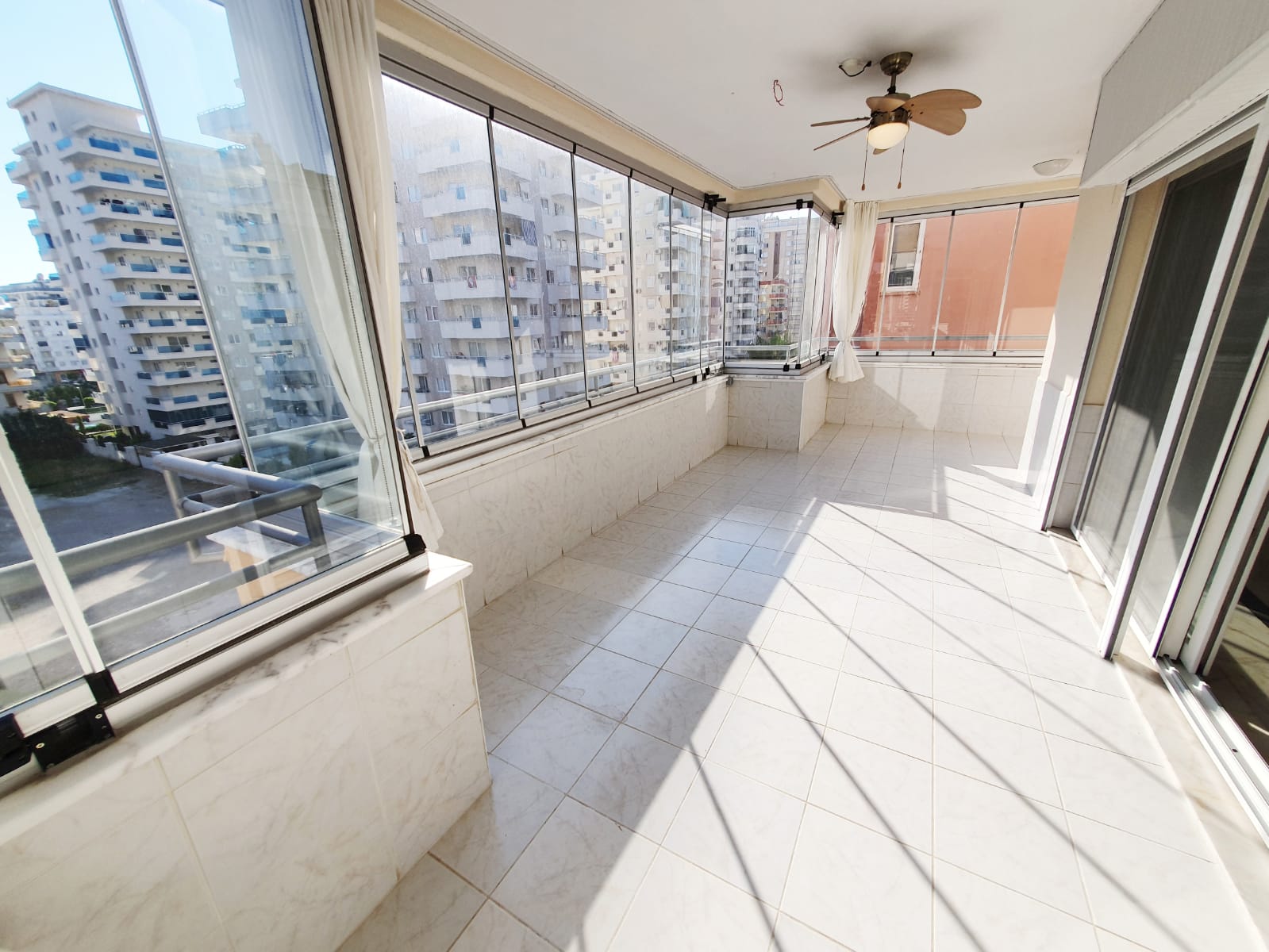 Крупнометражная квартира 2+1 с дизайнерским ремонтом недалеко от моря в Махмутларе, 135 м2. фото 21