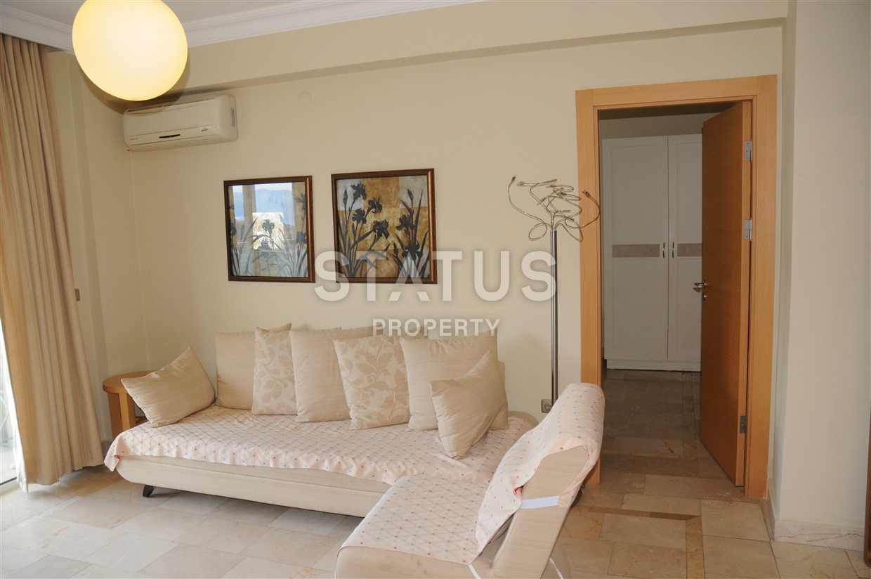 Spacious apartments in the luxurious Gold City complex in Kargicak фото 10