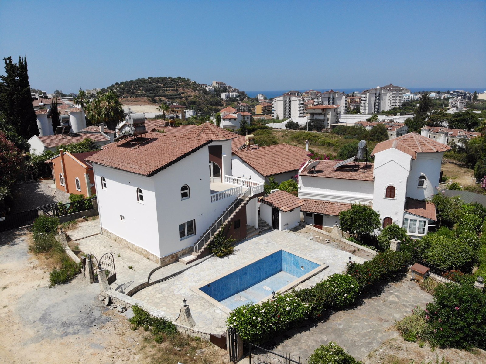 Вилла 4+2 с личным бассейном в Авсалларе,240 м2. фото 1