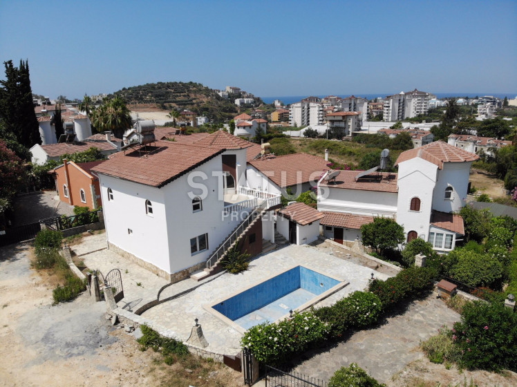 Вилла 4+2 с личным бассейном в Авсалларе,240 м2. фото 1