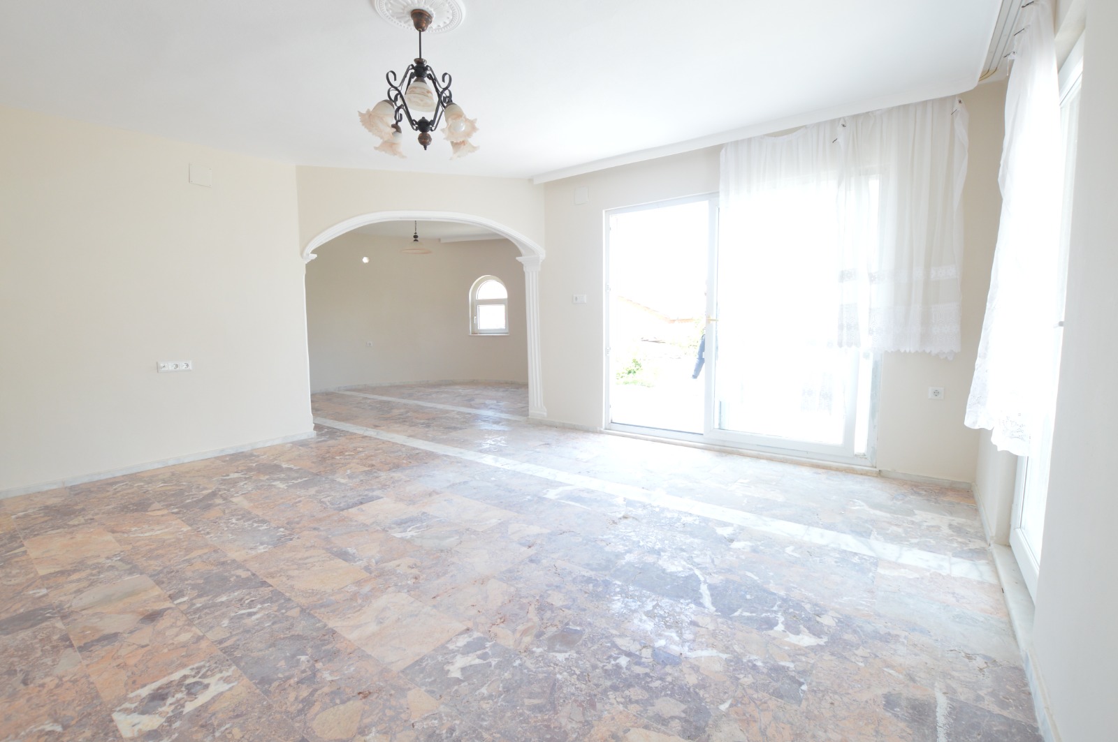 Вилла 4+2 с личным бассейном в Авсалларе,240 м2. фото 2