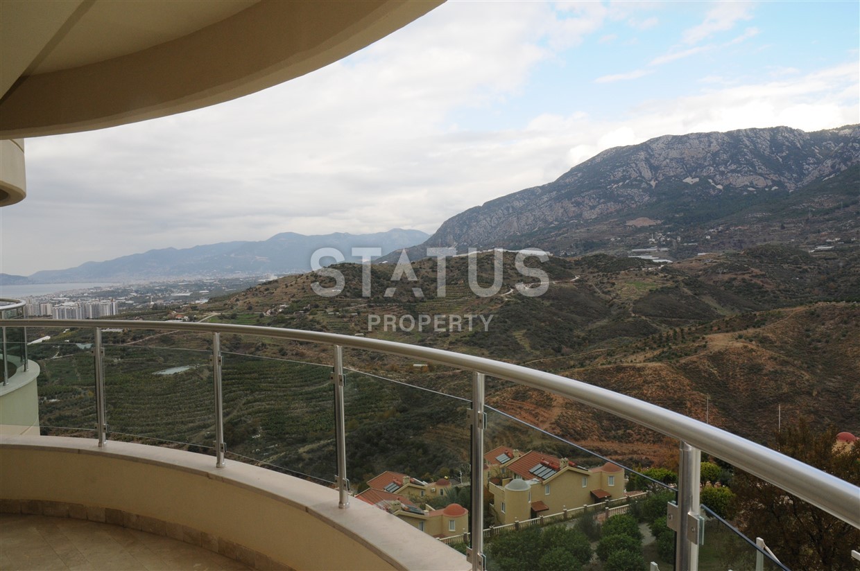 Spacious apartments in the luxurious Gold City complex in Kargicak фото 19