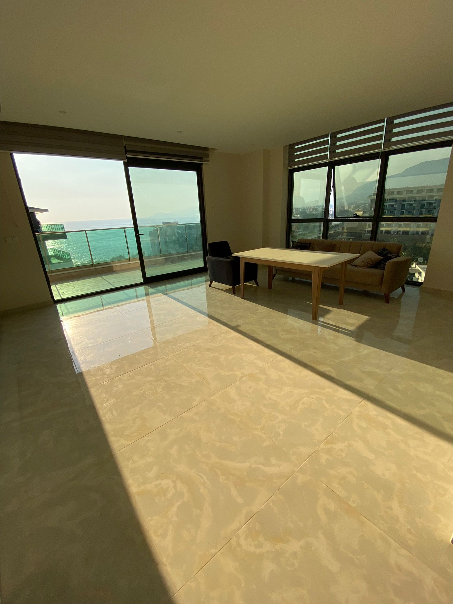 Three-room apartment with a sea view in a complex on the first coastline in the Kargicak area, 115 sq.m. фото 3