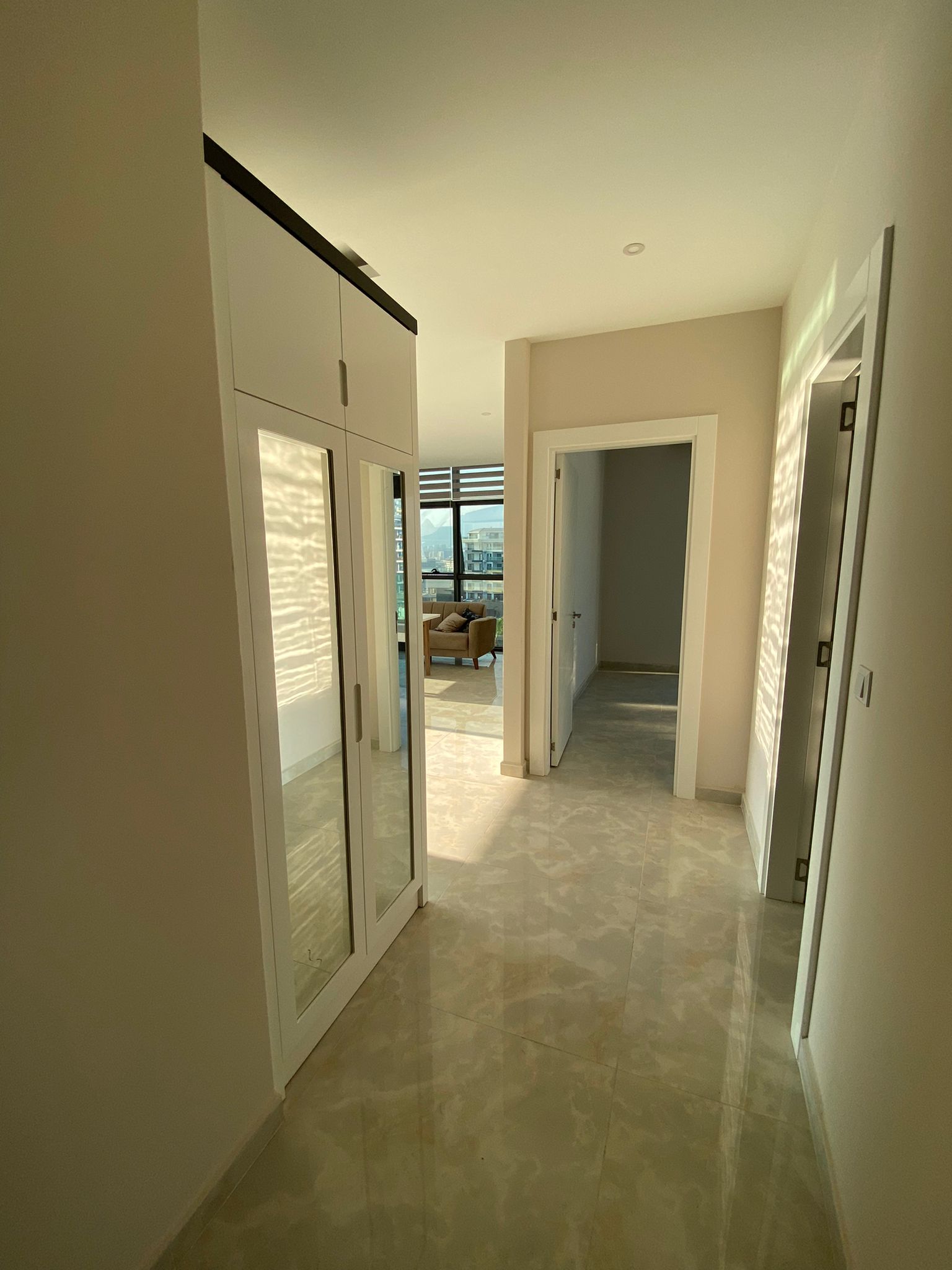 Three-room apartment with a sea view in a complex on the first coastline in the Kargicak area, 115 sq.m. фото 10