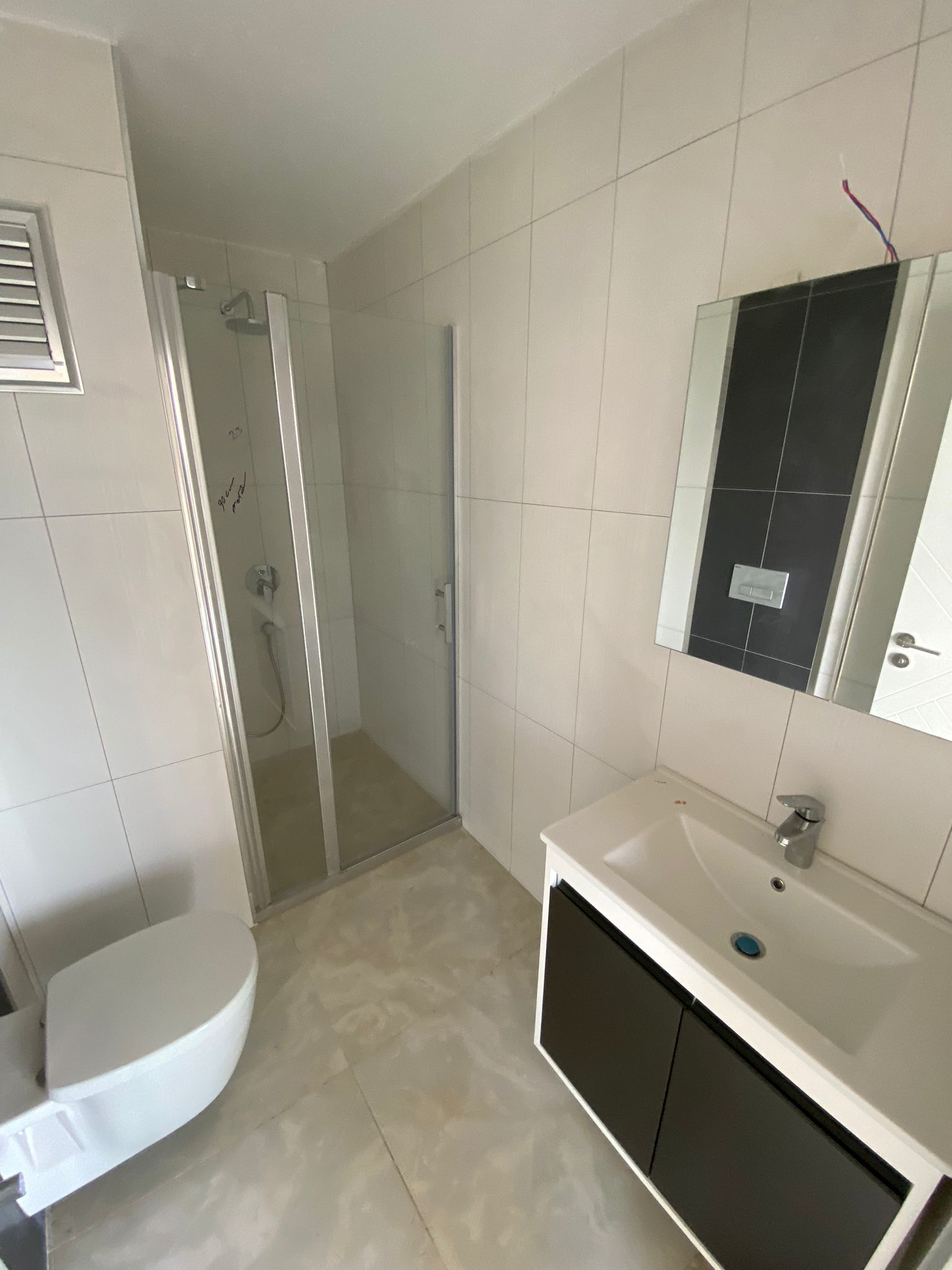 Three-room apartment with a sea view in a complex on the first coastline in the Kargicak area, 115 sq.m. фото 11